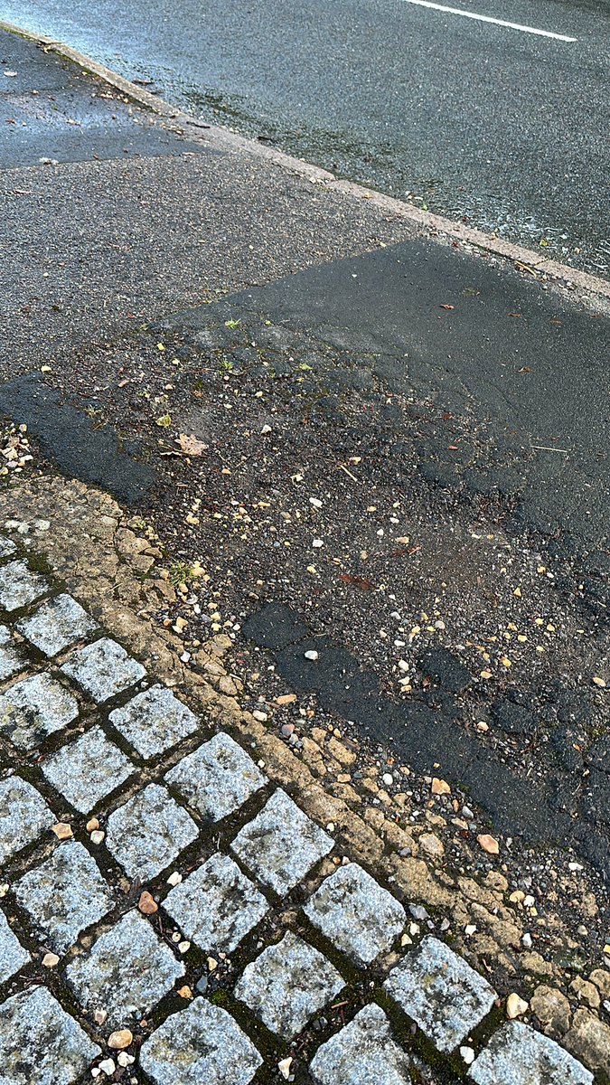 pbolah's tweet photo. @EastHantsDC just got a reply from you saying that this bit of pavement is fine and doesn’t need repairing. You also won’t let me repair it myself 🤦🏾‍♂️🤦🏾‍♂️ https://t.co/3biX26SR1h