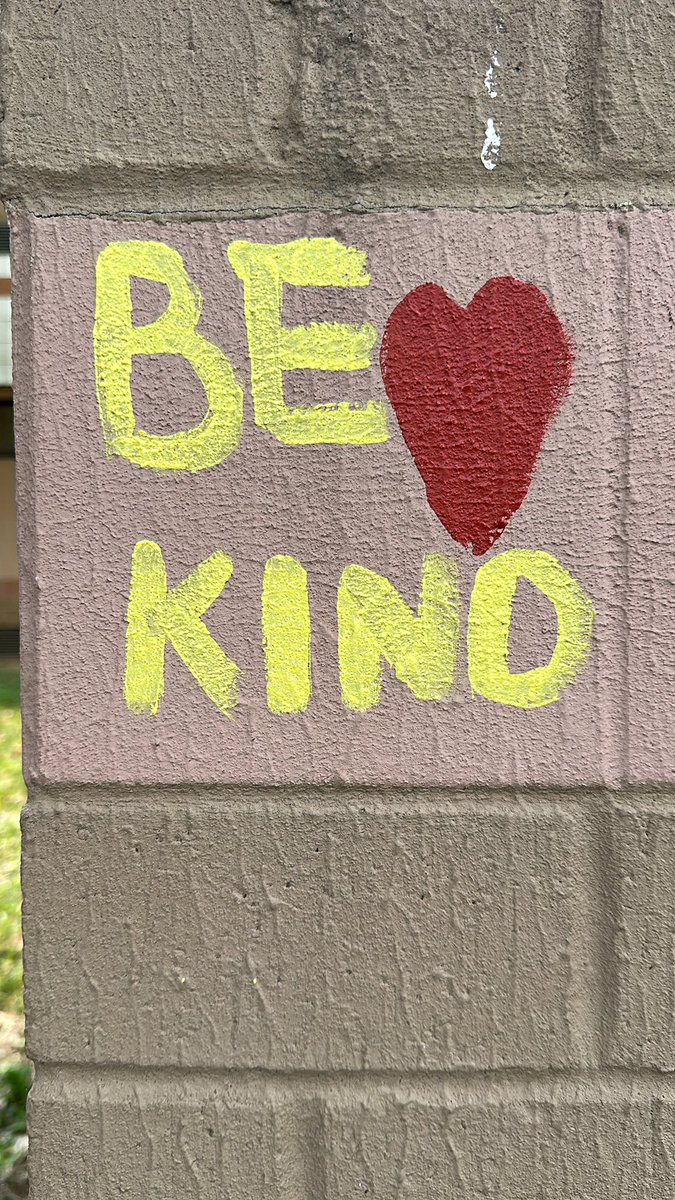DavidKim_WLES's tweet photo. Building positivity one brick at a time! #LaborOfLove #TheLanding #WLES @DeneiseHammond https://t.co/E4xGjY9o5L