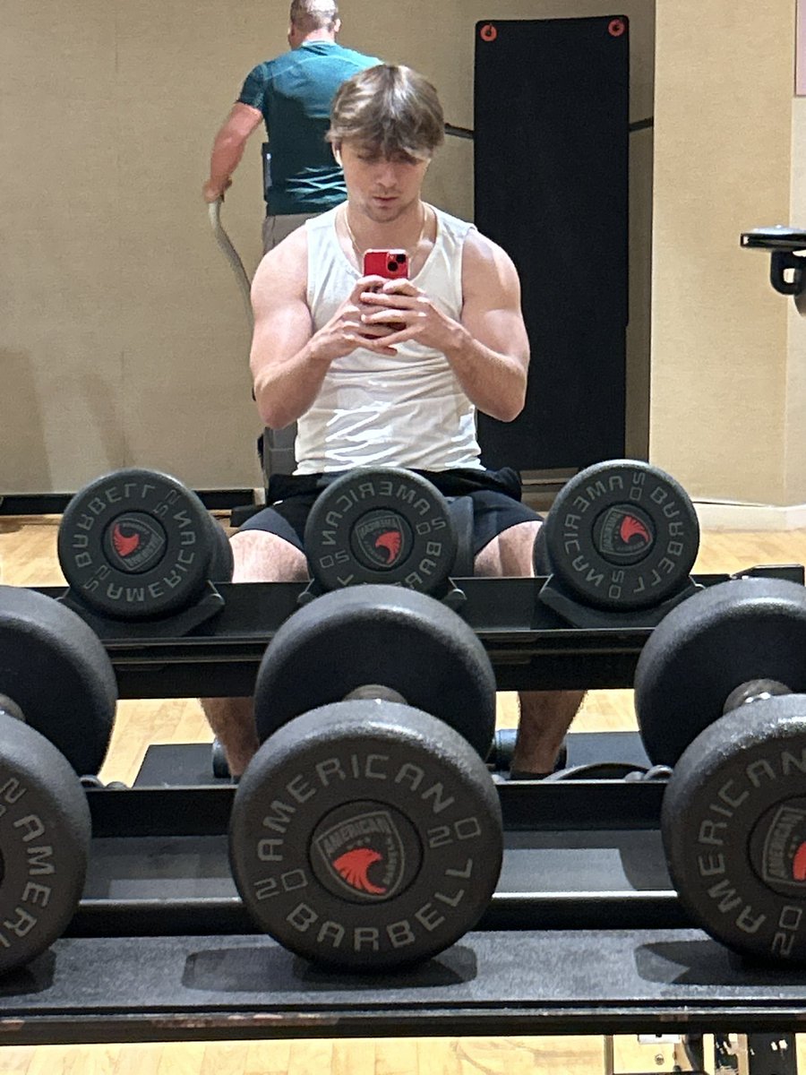 val break led me to gain some pounds in the gym, cant wait to start the grind back up soon