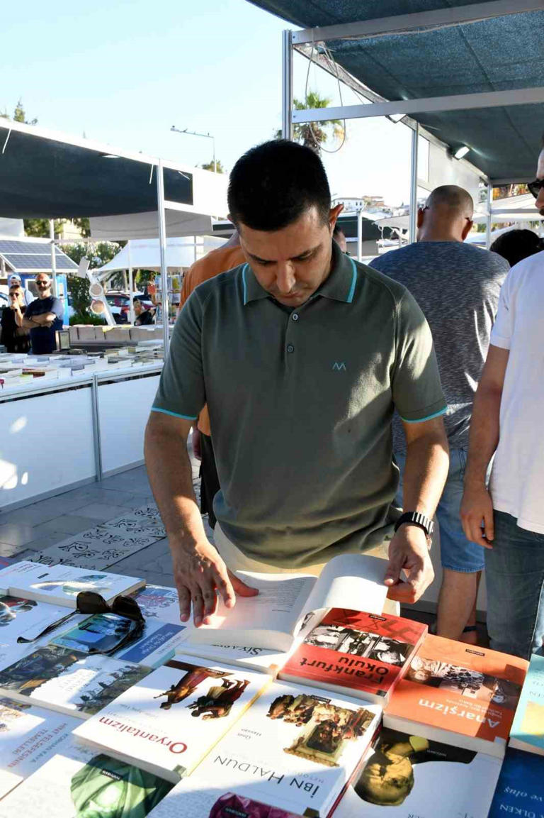 DoguBatiYayin's tweet photo. 1-15 Ağustos 2023 tarihleri arasında Kuşadası Kitap Fuarındayız.
Okurlarımızı bekleriz.
Yer: Atatürk Anıtı Meydanı - Kuşadası
#kitap #kitapgünleri #kuşadası #aydın #dergi #posterler #tarih #felsefe #sosyoloji #edebiyat #sanat #antropoloji #siyasetbilimi #mitoloji #bilim https://t.co/S1xOcsJlaT