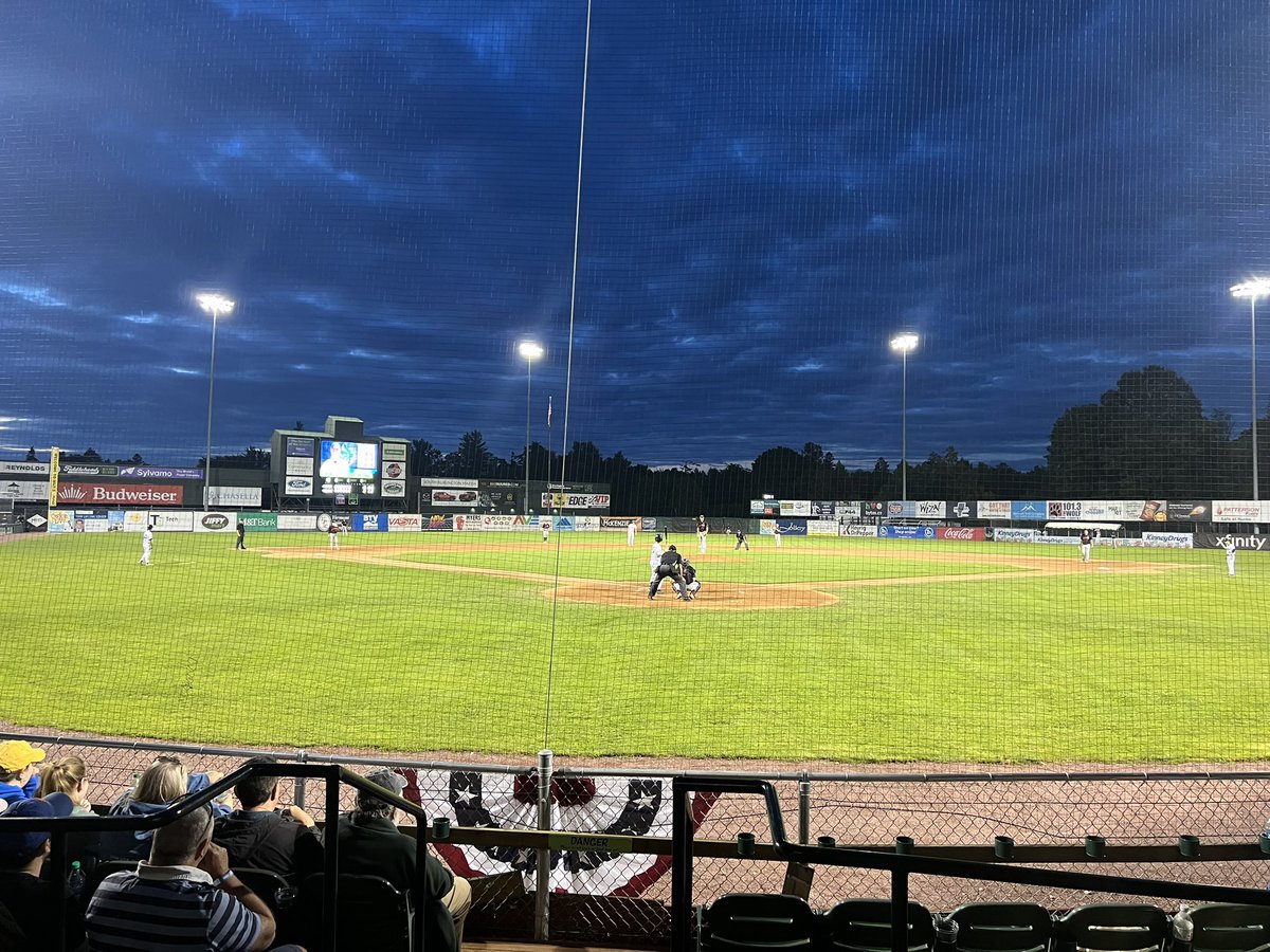 CalcagniJohn's tweet photo. @tommymartin___ is a legend in our house.  Thanks for the bat! @VTLakeMonsters @YaleBaseball https://t.co/8Jy1eL1q3w