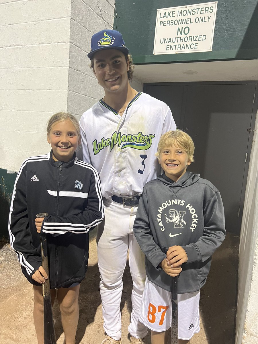 CalcagniJohn's tweet photo. @tommymartin___ is a legend in our house.  Thanks for the bat! @VTLakeMonsters @YaleBaseball https://t.co/8Jy1eL1q3w