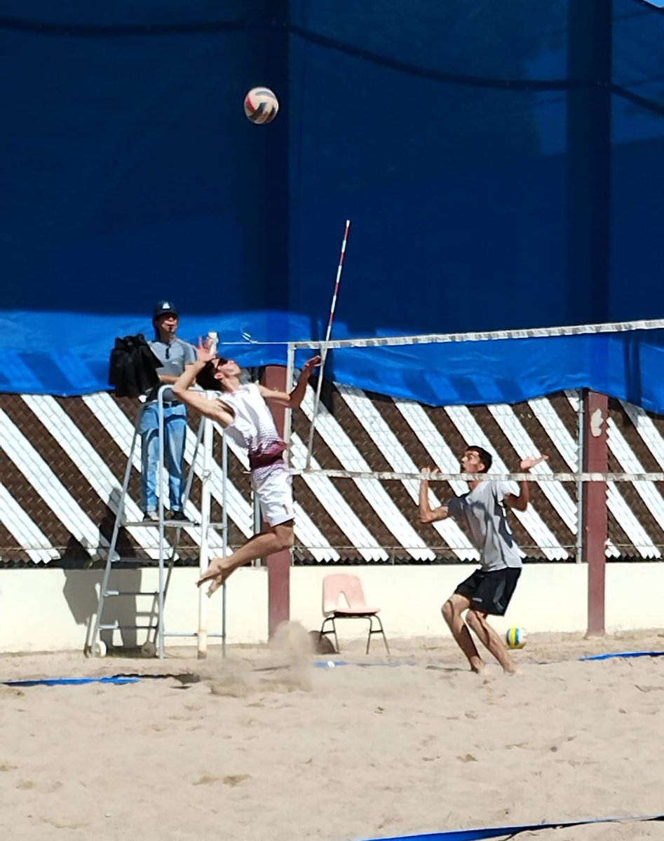 Arrancó el voleibol de playa guinda 

Dentro de los festejos del ITD en su 75 aniversario se lleva a cabo un torneo de voleibol de playa en la cancha del propio tecnológico.