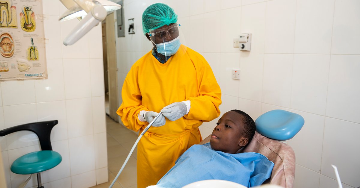 Smiletrain's tweet photo. Meet Kelvin! Born in Ghana, he experienced a great deal of bullying and harassment due to his cleft. He decided that when he grew up, he make a difference. Now Kelvin is a dentist, who aspires to be a cleft surgeon! ✨ 

Click to read his full story 👉 https://t.co/PvDxroPkBq https://t.co/uAwpSEvLRY