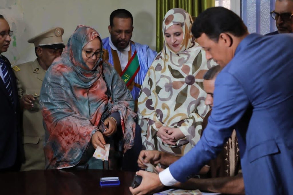 أطلقت الحكومة الموريتانية، أمس الثلاثاء، في العاصمة نواكشوط، المرحلة الثانية من برنامج التحويلات النقدية لصالح 15 ألف أسرة من أسر الأشخاص ذوي الإعاقة.

وقا
