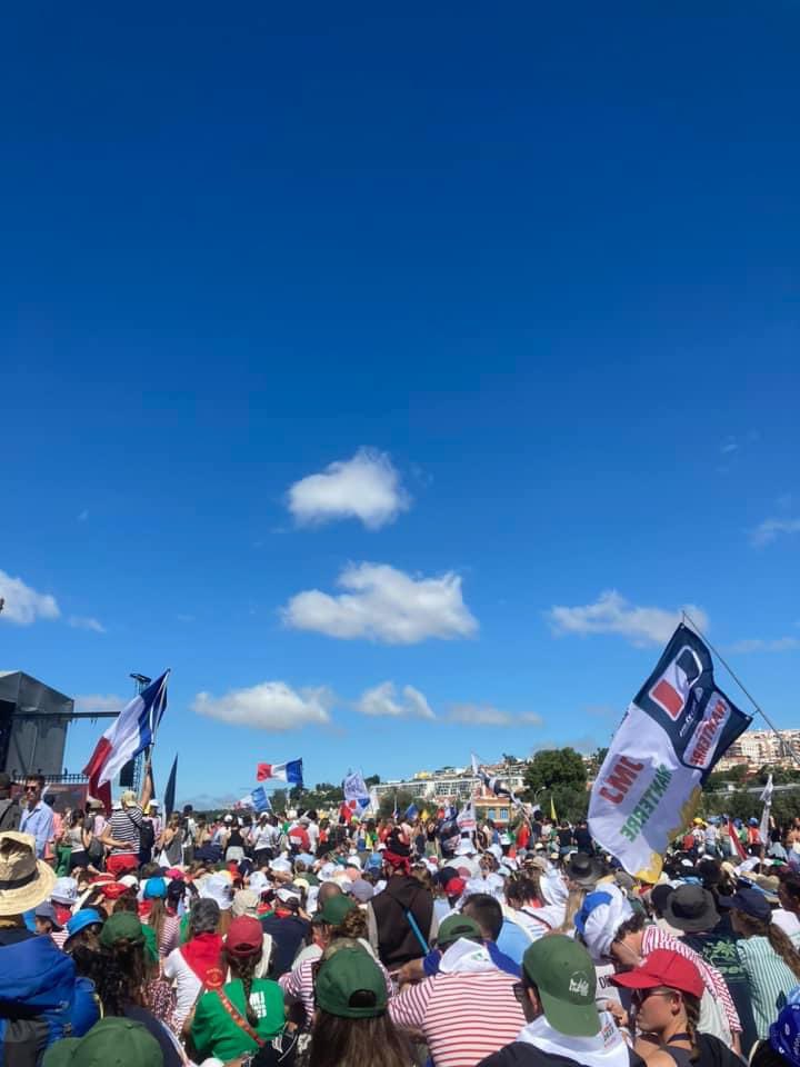MgrPABozo's tweet photo. 40 000 jeunes français se sont levés hier à Lisbonne pour s’engager à œuvrer à l’unité de l’Eglise, au service des plus pauvres et à l’annonce du Christ Sauveur. Quelle joie ! Que l’Esprit les garde fidèles à cet engagement ! +MgrPAB 

#JMJ2023 @diocese_limoges https://t.co/9mZLwgjCjR