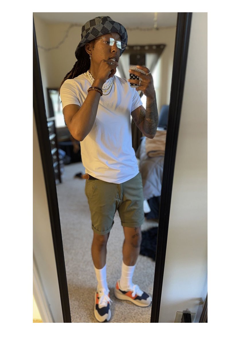 ThugAssNiggga's tweet photo. Slight shi 🐉 https://t.co/Q9GNdiAUPE