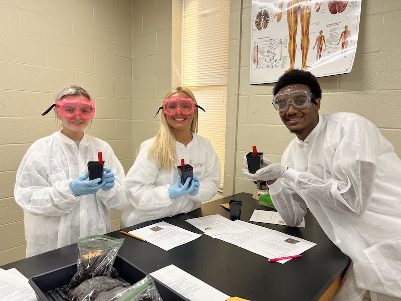 It's the season finale of <a href="/ExpeditionsTiny/">Tiny Expeditions Podcast</a>, Season 4!

This episode is about <a href="/HAWiregrass/">HudsonAlpha Wiregrass</a>, <a href="/HAEdOutreach/">Educational Outreach</a>'s collaboration with students in the Wiregrass to improve peanuts! 

Listen to the final episode now: hudsonalpha.org/peanuts-for-th…