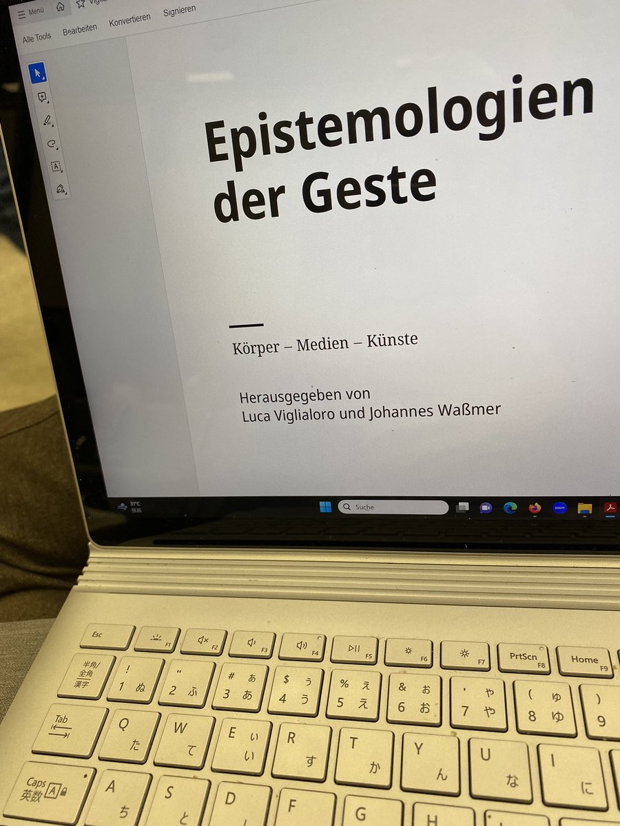Lesestoff! Soeben erscheint ein feiner Band zu “Epistemologien der Geste” bei @dg_romance, den ich mit Luca Viglialoro gemacht habe: Wie prozessieren #Gesten Wissen in #Körpern, #Medien, #Künsten? 
Beiträge von Giorgio #Agamben, Stephan Kammer, Marcus Steinweg u.a.m.!