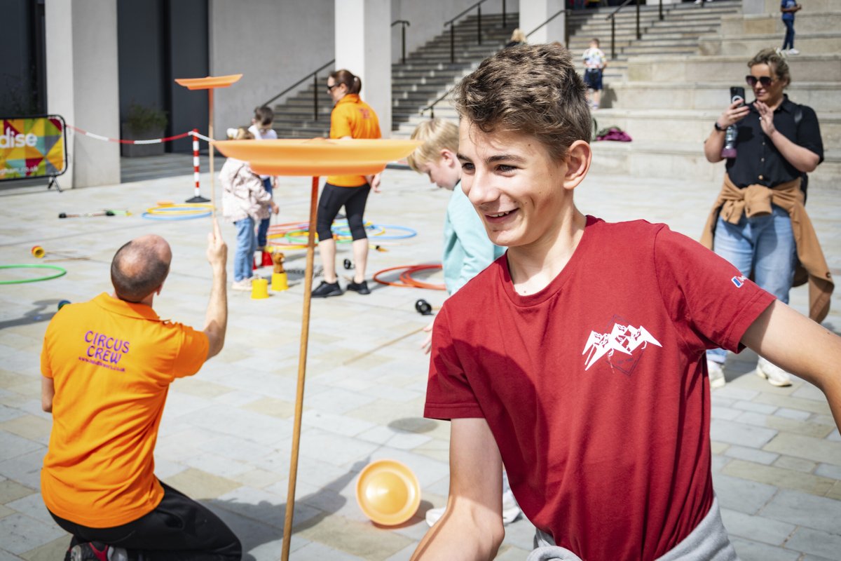ParadiseBham's tweet photo. We loved seeing everyone honing their skills at the Paradise LIVE circus today! Join us again in Chamberlain Square tomorrow from midday, where our acrobatic aerialist will perform a selection of hoop skills mid-air - we can't wait!
#paradiseLIVE https://t.co/LpjBBJamuS