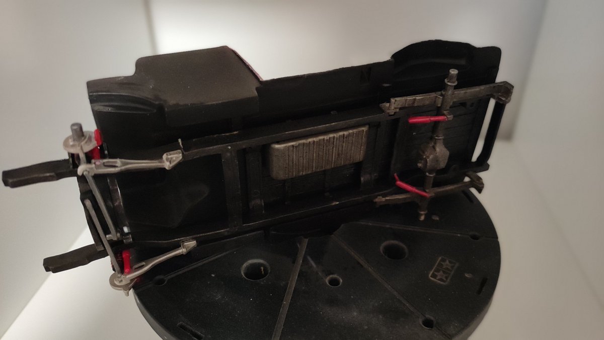 sebaer82's tweet image. Starting a model from AMT: Ford Econoline
- chassis is done so fare
- body is prepared for painting
- engine is ready for painting (but this is not visible after preparing in the chassis)
#amtmodels #ford #124scale