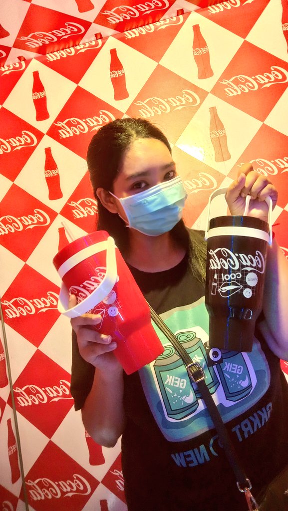 zEirZKt6rUDRDxL's tweet photo. เพื่อเธอ ❤️🖤 
#ARecipeForMagic #สูตรสำเร็จมื้อพิเศษ
#WINxCocaCola https://t.co/yzeixlnACr