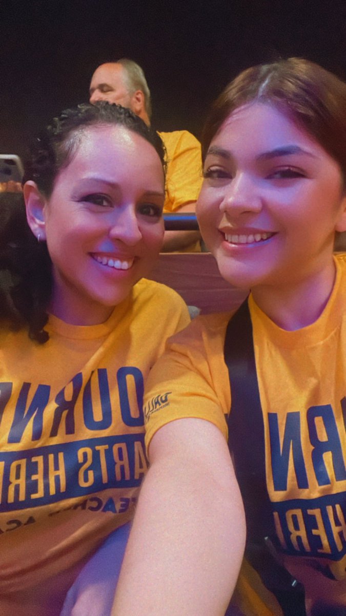 MsVazquezz's tweet photo. Excited to start a new school year at a new district with the fantastic @Ed1thGalvan @dallasschools @BrashearJt
 #HomeOfTheCHAMPIONS💪🏼 https://t.co/GG2Bi4vhxr