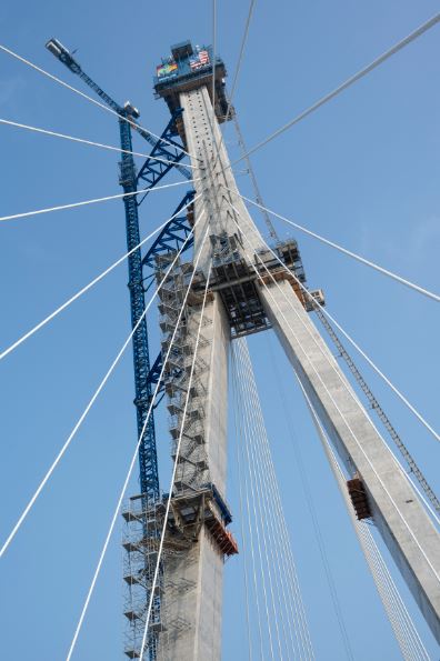 GordieHoweBrg's tweet image. ❓ This week’s #TriviaTuesday answer is: there will be a total of 216 stay cables on the #GordieHoweBridge. Each tower will have 108 stay cables, learn more: gordiehoweinternationalbridge.com/en/Start-of-st…