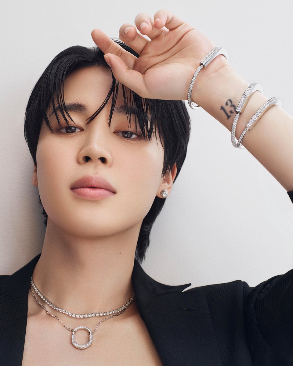 #Jimin of BTS wears Tiffany Lock: a symbol of togetherness, a reminder of experience and a promise of the love that drives us forward. Discover more: bit.ly/3QpH7HO #TiffanyLock #TiffanyAndCo