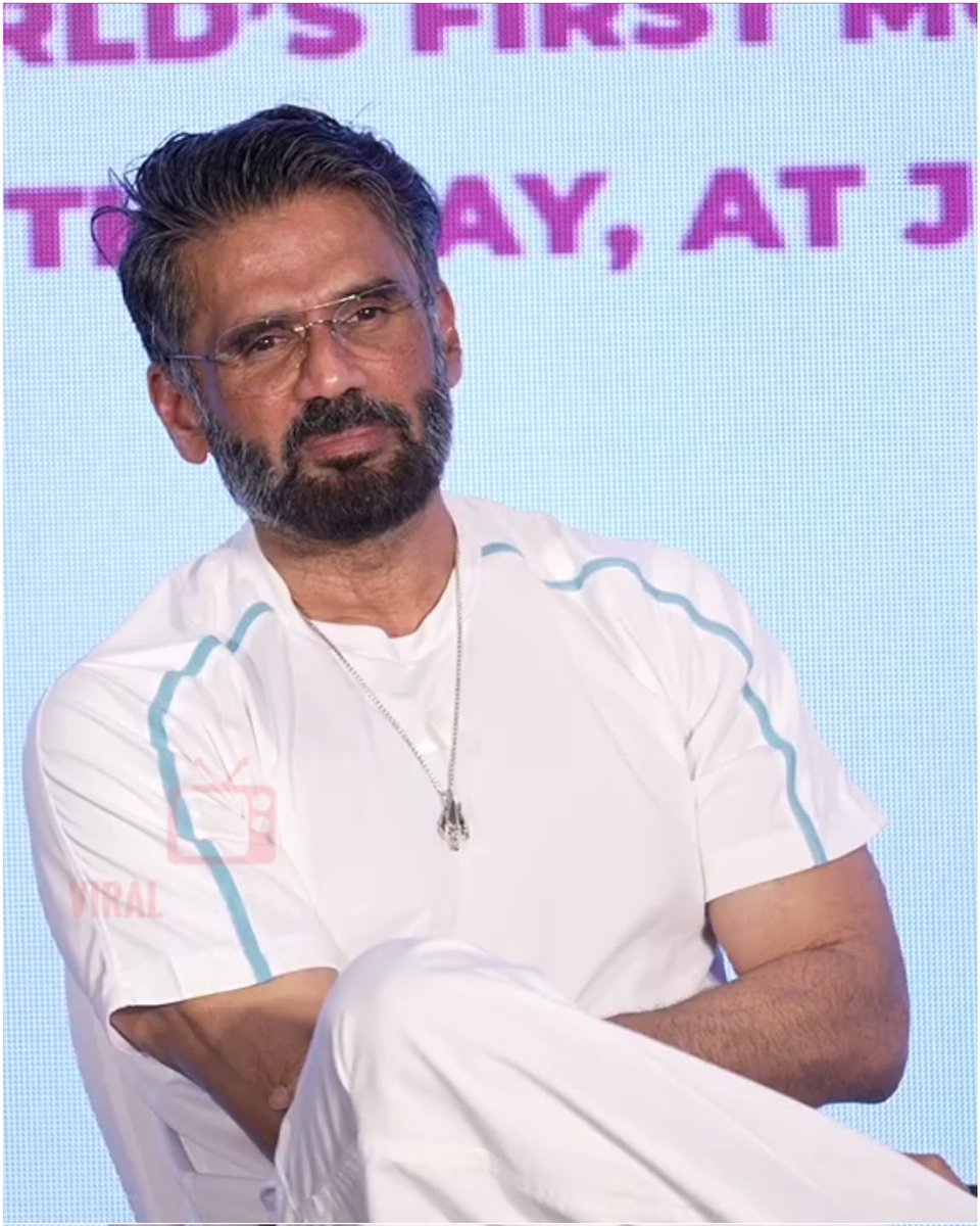 Dashing, Dapper and Handsome @SunielVShetty Sir at the Launch of World's First 24/7 online mental health app ..❤️❤️
#sunielShetty #mentalhealth #App #LetsGetHappi