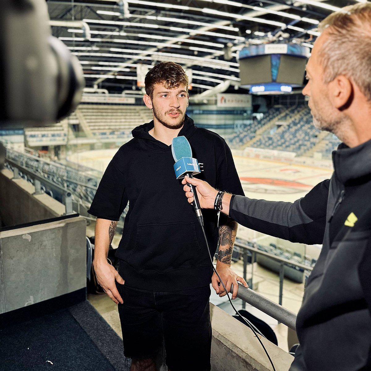 hokejkacz's tweet photo. @jakub_lauko bude i další 2 sezony v Bostonu. Co dělá o prázdninách a jaké jsou vyhlídky do budoucna? Už brzy na @hokejczweb 🫶 https://t.co/xoromDDHvp