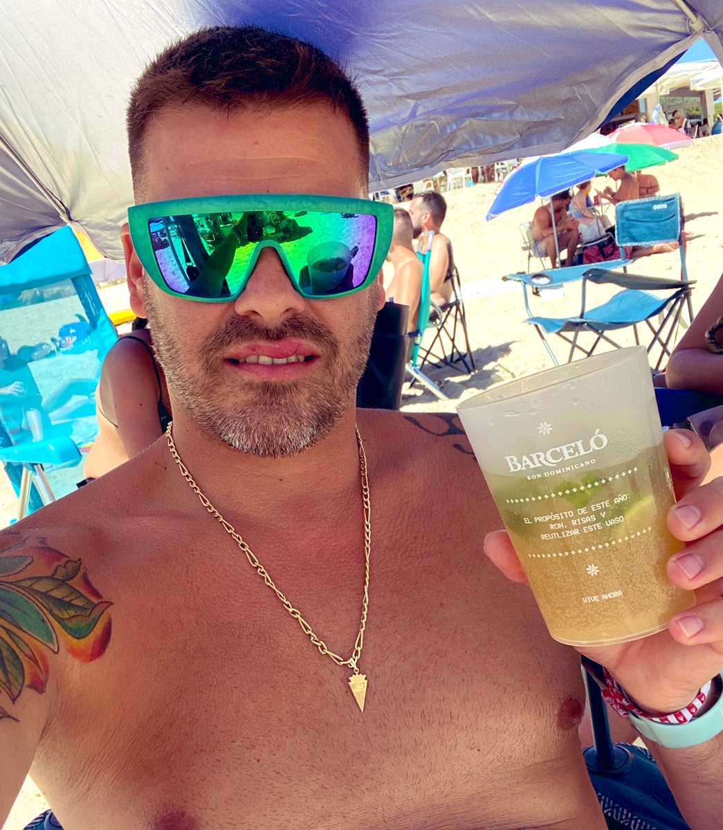 Samuelfcb89's tweet photo. Así os leo…
#CaladelAceite #Conil #Mojitazo
#ElLabioComoViniciusComiendoChile https://t.co/PXr2GMNY7f