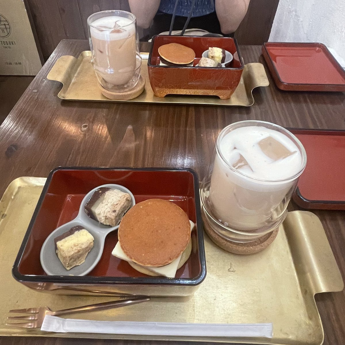 今日の私服と、今日の行ったところの写真。
今日でテストから解放されたー！！！
ふっふー！！！！！
夏休みスタートです🍧🏊💕

 #神乃珈琲 
 #バブリー