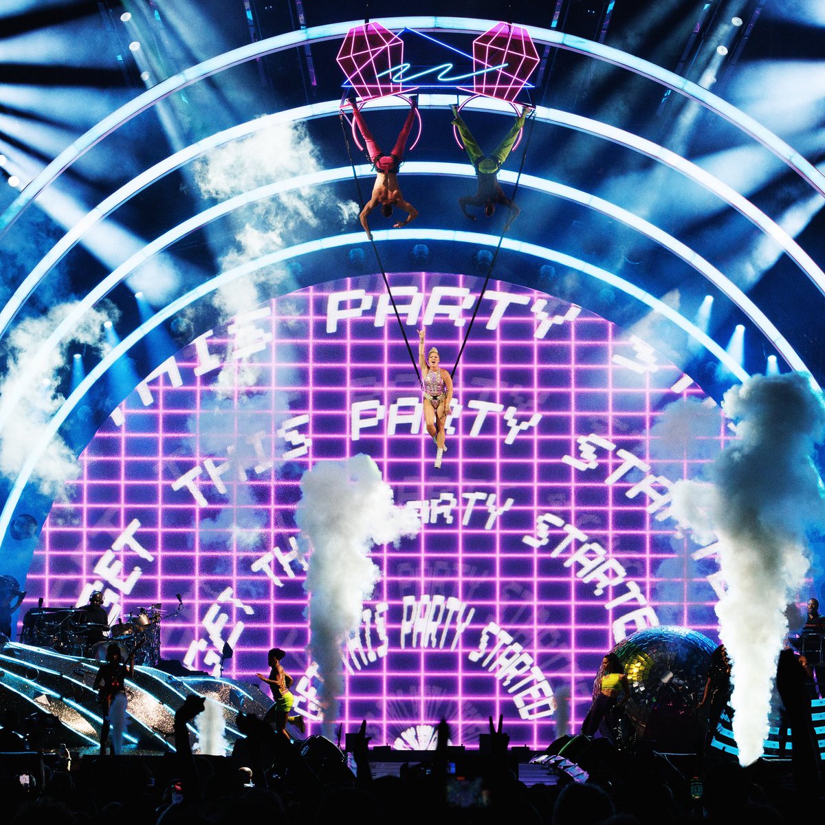 Do617's tweet photo. It was a party with @pink at @fenwaypark!
The singer-songwriter brought hits like Raise Your Glass, So What, and Just Give Me A Reason to Fenway for two electric, energetic nights of shows.
📸 by @StageLightPhoto
#do617 #summercarnival https://t.co/AUCLxs1bea