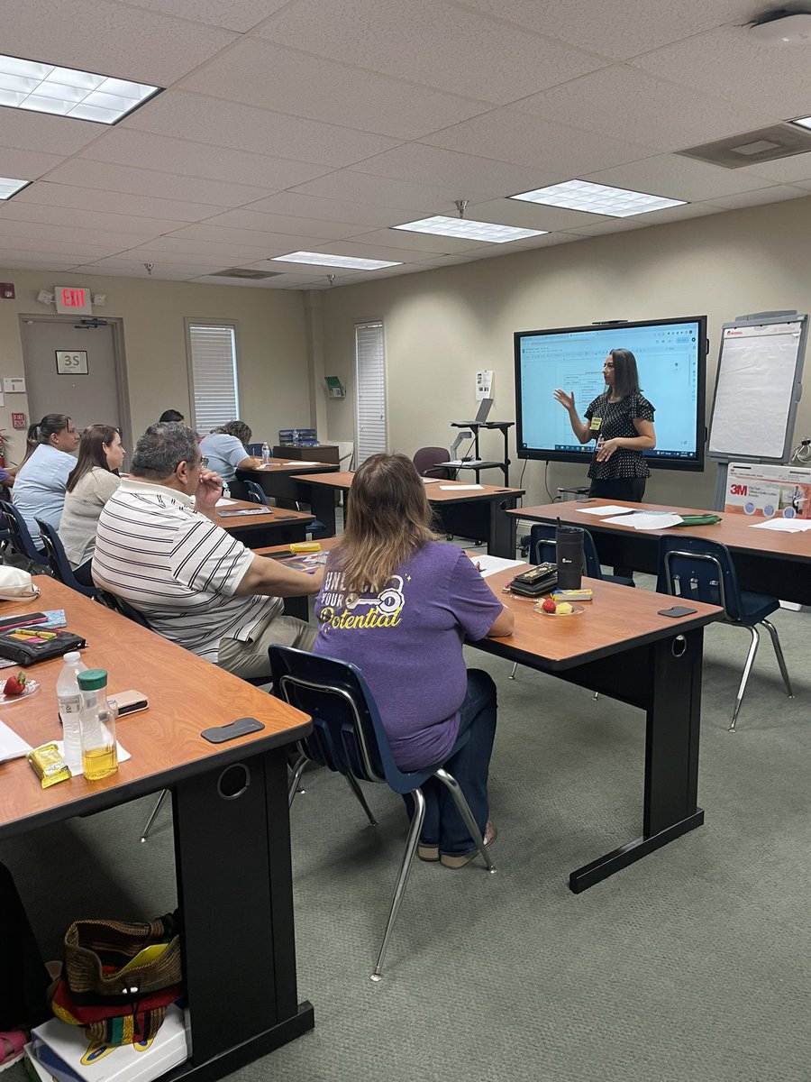 Region 7 training our bilingual paraprofessionals on strategies for EB students @Region7ESC  @TeamLufkinISD