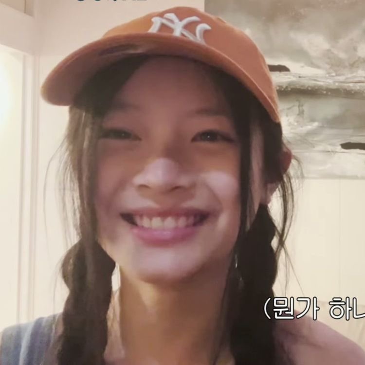 minjisbangs's tweet photo. Hanni Smiling/Laughing thread https://t.co/iElXwDX22d