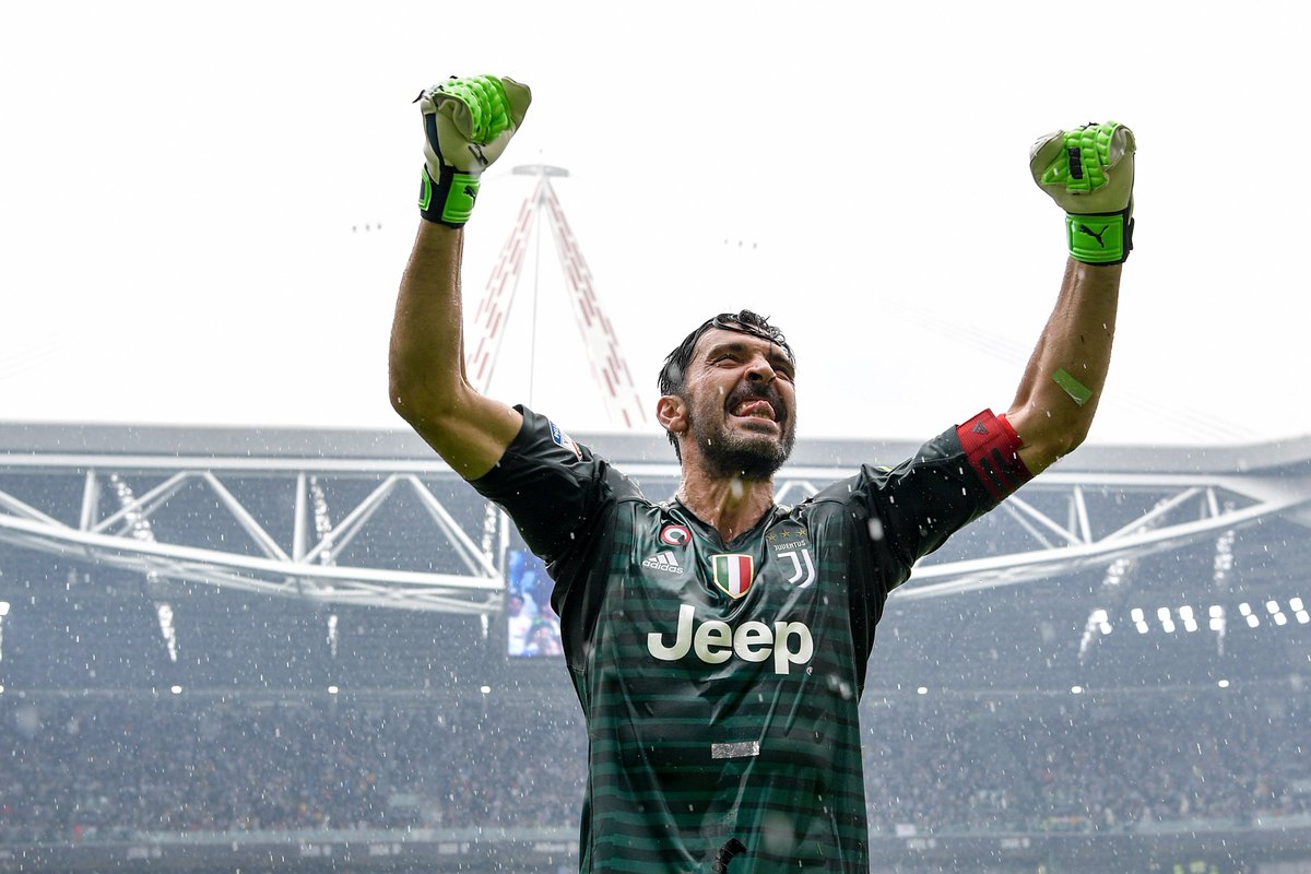 juventusfc's tweet photo. GIGI 🐐 https://t.co/ssHhOkBrBA