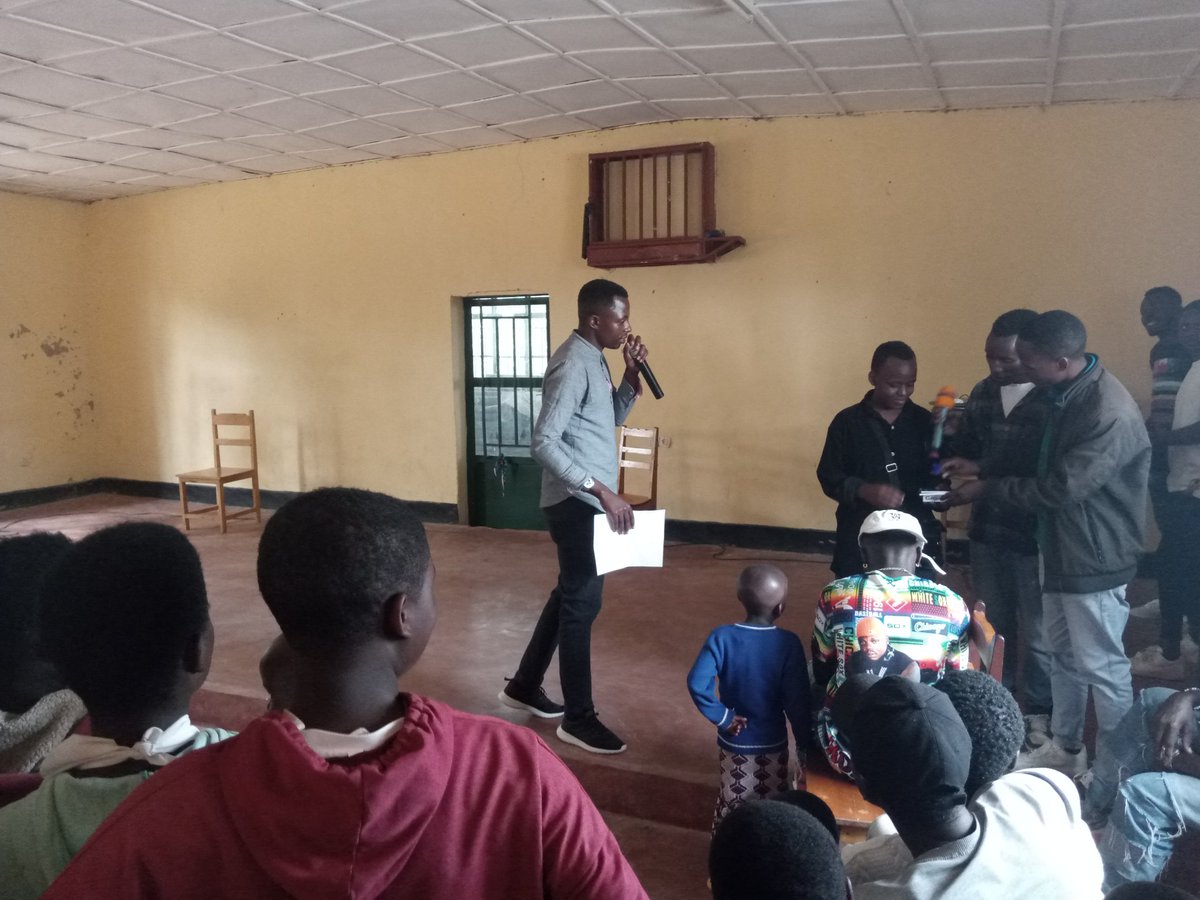 YegoRutsiro's tweet photo. Aka kanya mu Kigo cy'urubyiruko cya @RutsiroDistrict kubufanye na @NycRutsiro hari kubera igitaramo cy'urubyiruko cyane cyane abanyeshuri bari mu biruhuko. @MiniYouthRwanda @RwandaYouth https://t.co/4KRtMQSxuz
