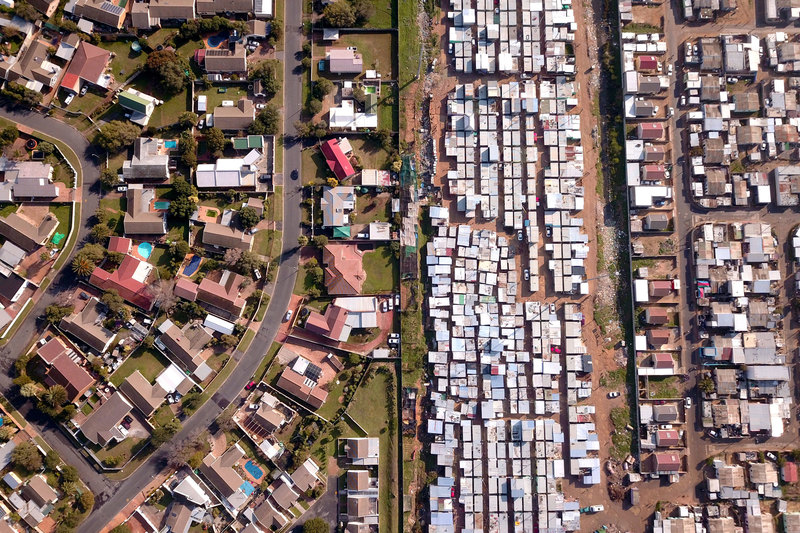 LauraRoyer19's tweet photo. “We’ll be developing joint master and PhD degrees; a joint doctoral programme; and training programmes for policymakers, civil society, and business enterprises,” explains @MurrayLeibbrand about the new Cluster.
Read the story @UCT_news ➡️ https://t.co/xwX8f0Qjxj
#ARUATheGuild https://t.co/n0flpD7wfH