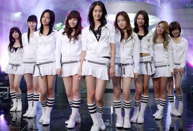 kchartsmaster's tweet photo. 16 years ago today, Girls’ Generation made their debut with “Into The New World”. https://t.co/Nizrx64Gjo