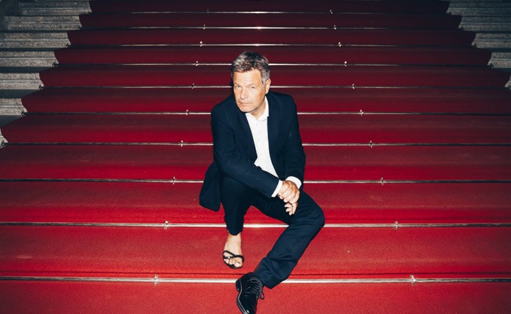 Die Idee mit den zwei verschiedenen Schuhen kam von meinem ach so teuren 400000€ Fotografen. Hätte das ein billiger Knipser auch hinbekommen? Ich denke nicht! Euer Robert