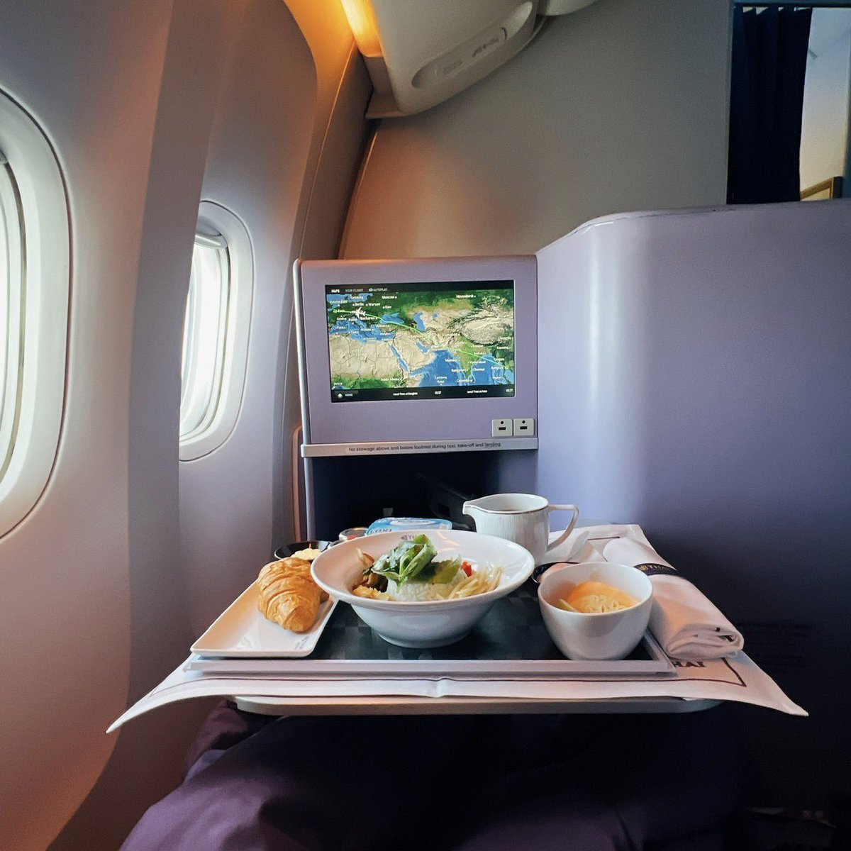 ThaiAirways's tweet photo. Indulging in the flavors of Thai-Style Smoked Fish Ochazuke onboard. ✈️Delicious breakfast served with a touch of Thai hospitality onboard TG930 ✈️🥐🍳 Date: 19 Jul 2023.
Cr. Photo&story : Atchareeya Nimmannit
#ThaiAirways #paris #tg930 #onboard #thaiservice #InFlightService https://t.co/7umMOAlM22