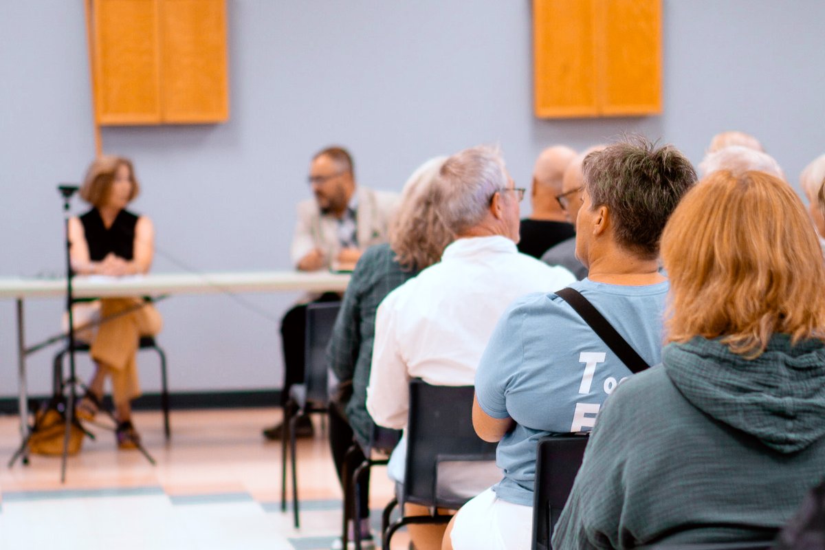 Mayoral hopefuls share visions for leading Lunenburg – watch the @TownLunenburgNS candidates' debate and read the transcript: thebarnacle.ca/mayoral-hopefu…