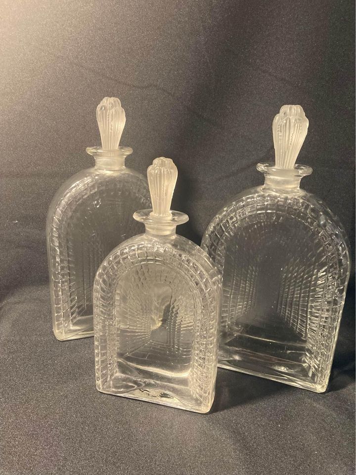 Cab_Curiosite's tweet photo. Lot 3 bouteilles parfum
Très grande taille
Année 50 / origine France
Peut être Lancôme Joyeux Été 1947.
A vérifier

#vintage #retro #parfum #collection #decoration https://t.co/x7wucgjzPF