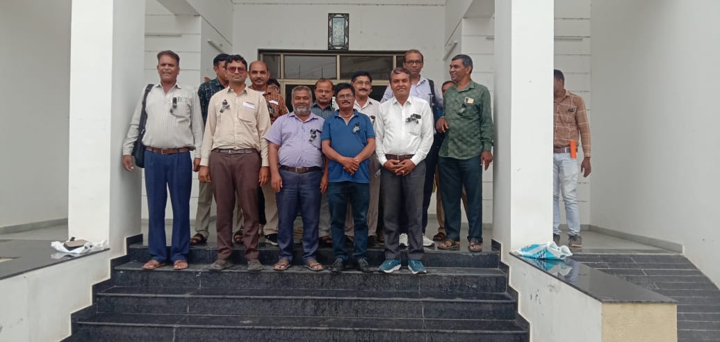 GujaratLiAsso's tweet photo. રાજ્યના તમામ જિલ્લાઓમાં પશુધન નિરીક્ષક સંવર્ગ દ્વારા પડતર પ્રશ્નોનો નિકાલ ન થવા બાબતે કાળી પટ્ટી ધારણ કરી સરકાર શ્રી સામે મુક વિરોધ દર્શાવવામાં આવ્યો. 15 ઓગષ્ટ સુધી કાળી પટ્ટી ધારણ કરી વિરોધ કરવામાં આવશે. 10 ઓગષ્ટ સુધીમાં પ્રશ્નો હલ ન થતાં 15 ઓગષ્ટ ને સંવર્ગ કાળો દિવસ જાહેર કરશે @RaghavjiPatel @CMOGuj @PMOIndia @GovernorofGuj @SupremeCourtIND