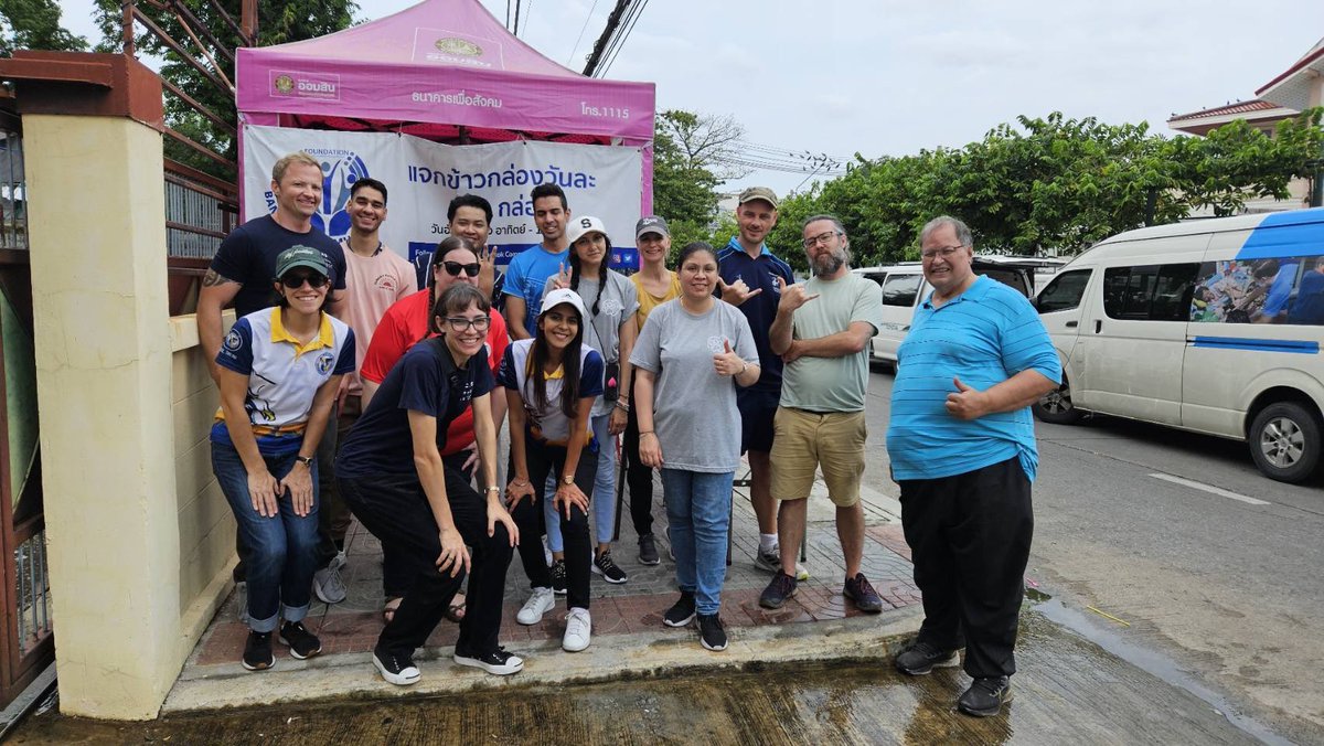 BKK_community's tweet photo. 🌟 Proud of the #WellsInternationalSchoolOnnut teachers dedicating their orientation day to give back to the community! 🤝🏫🙏 Thank you for your kindness and support to the #BangkokCommunityHelpFoundation.
Together, we make a positive impact! #TeachersMakingADifference #bangkok https://t.co/w047y08sR4