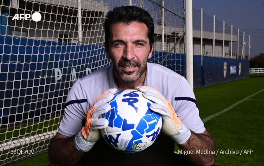 AlertaNews24's tweet photo. 🇮🇹 | AHORA: Gianluigi Buffon se retira del futbol a los 45 años. https://t.co/BMhsRX4eGo