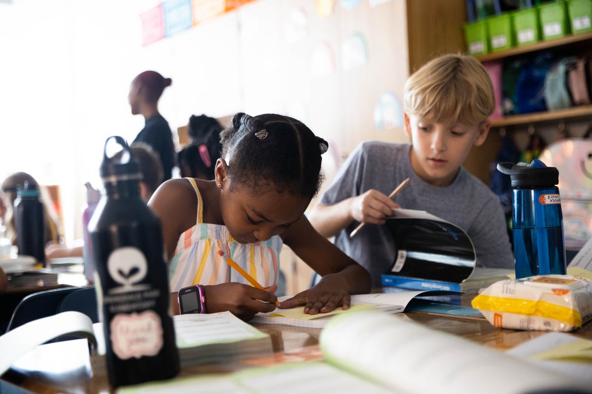 apsupdate's tweet photo. 🎒🚌✏️ It's that time of the year again! Welcome back, Springdale Park Elementary School! Wishing you all an awesome year ahead!  #AtlantaPublicSchools #WelcomeBackAPS https://t.co/fqXfIKFFTU