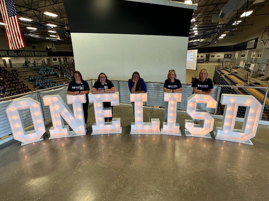 jsolnekfrazier's tweet image. Proud to be part of #OneLISD! Great BOY Kick-Off at @FlowerMoundHS yesterday with some of my #DigitalLISD team. #LISDB2S23 @KellyMartinITF @CFieldsITF @CKelcourseITF @VCooperITF