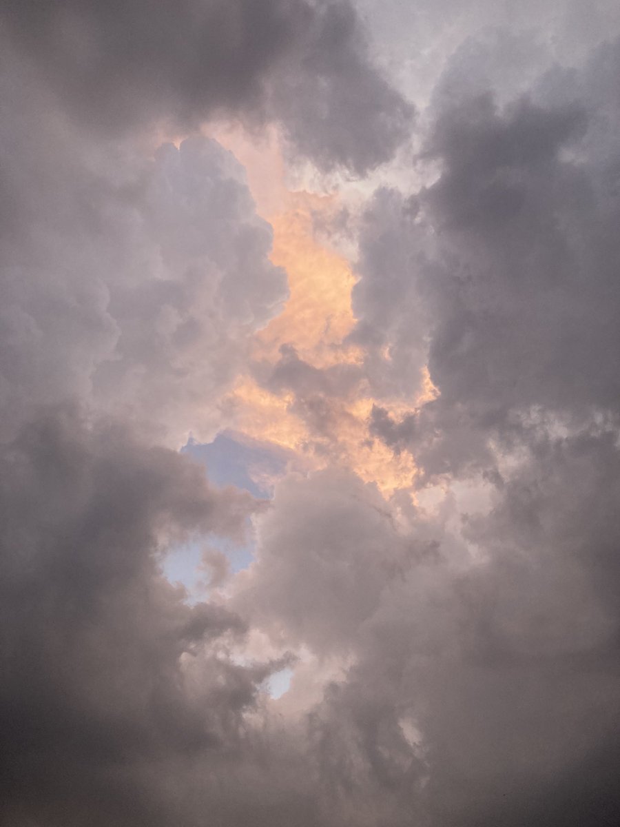 Mehran_Ahmad_'s tweet photo. There is peace in the emptiness of the sky. https://t.co/onWgH209dd