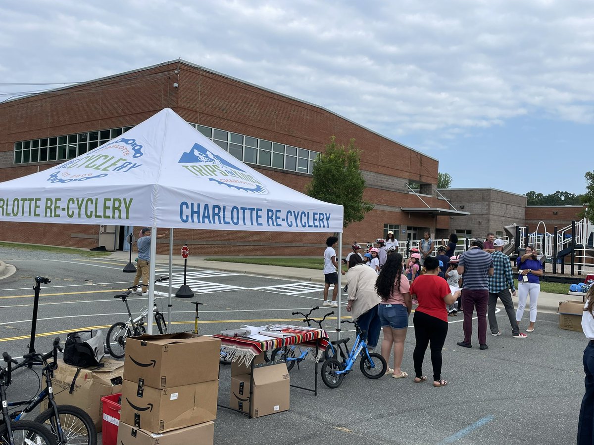 cmspe225's tweet photo. Awesome community event going on @CharMeckSchools Winterfield ES showcasing biking and traffic gardens.Thank you @MeckCounty public health, @tfkcharlotte and @StriderBikes for teaching a life skill. @CoachVedder_HPE @EriciaTurner @arom07 @CMSAthletic1 @NCSHAPE @AllKidsBike https://t.co/dIl8uoAXNx