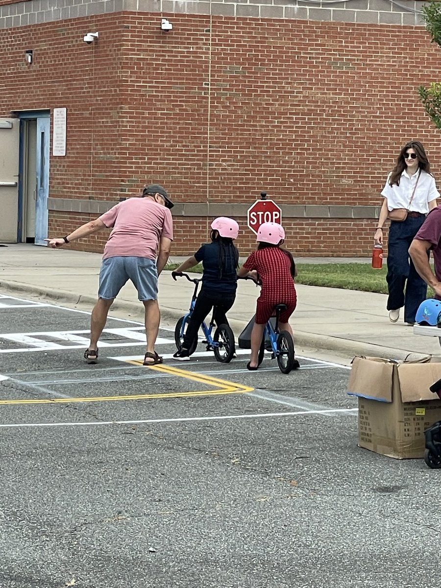 cmspe225's tweet photo. Awesome community event going on @CharMeckSchools Winterfield ES showcasing biking and traffic gardens.Thank you @MeckCounty public health, @tfkcharlotte and @StriderBikes for teaching a life skill. @CoachVedder_HPE @EriciaTurner @arom07 @CMSAthletic1 @NCSHAPE @AllKidsBike https://t.co/dIl8uoAXNx