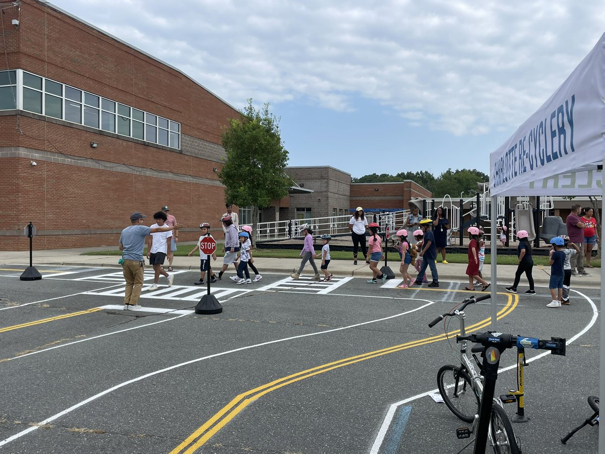 cmspe225's tweet photo. Awesome community event going on @CharMeckSchools Winterfield ES showcasing biking and traffic gardens.Thank you @MeckCounty public health, @tfkcharlotte and @StriderBikes for teaching a life skill. @CoachVedder_HPE @EriciaTurner @arom07 @CMSAthletic1 @NCSHAPE @AllKidsBike https://t.co/dIl8uoAXNx