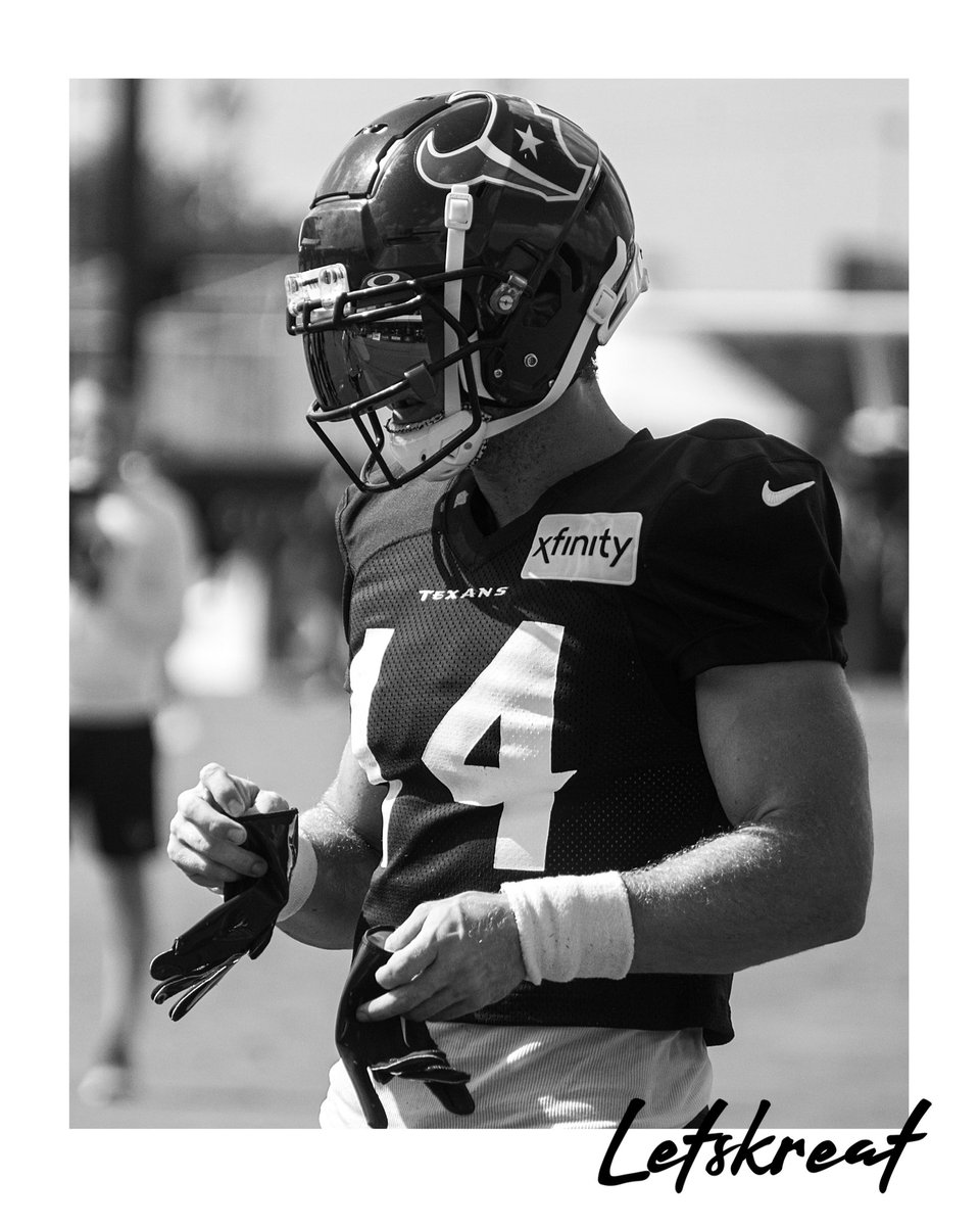Aaronremo96's tweet photo. 🤘🏾 Town 
.
#TrainingCamp #NFL #NFLFootball #football #Texans #houston https://t.co/UIWq5AuKVp