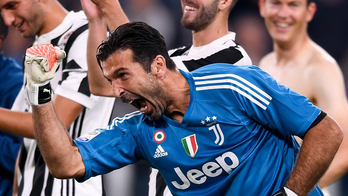 juventusfces's tweet photo. 👏 La leyenda de @gianluigibuffon. 🤍🖤 https://t.co/iM5VOhG3Cx