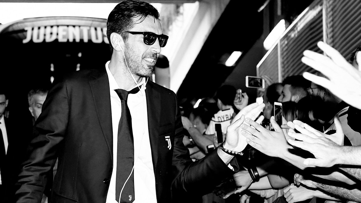 juventusfces's tweet photo. 👏 La leyenda de @gianluigibuffon. 🤍🖤 https://t.co/iM5VOhG3Cx