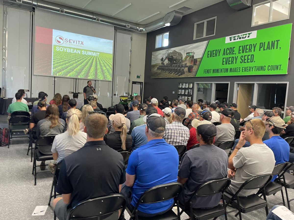 And we are getting the Soybean Summit Tour underway! Great attendance and informative sessions this morning followed by a plot tour and BBQ.