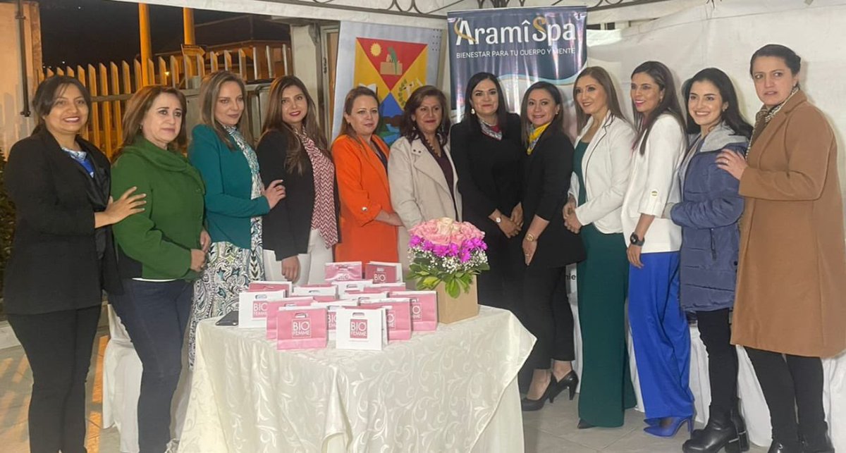 rinapozo's tweet photo. #ReinaDeAzogues para delinear proyectos al servicio de los más necesitados y desarrollar propuestas que transformen vidas. Esta noche nos reunimos con las ex reinas de Azogues, cuyo objetivo será reactivar la Fundación Reina de Azogues. 🇭🇺👑

#RinaPozoConcejal
#Azogues https://t.co/VikJy1YQLO