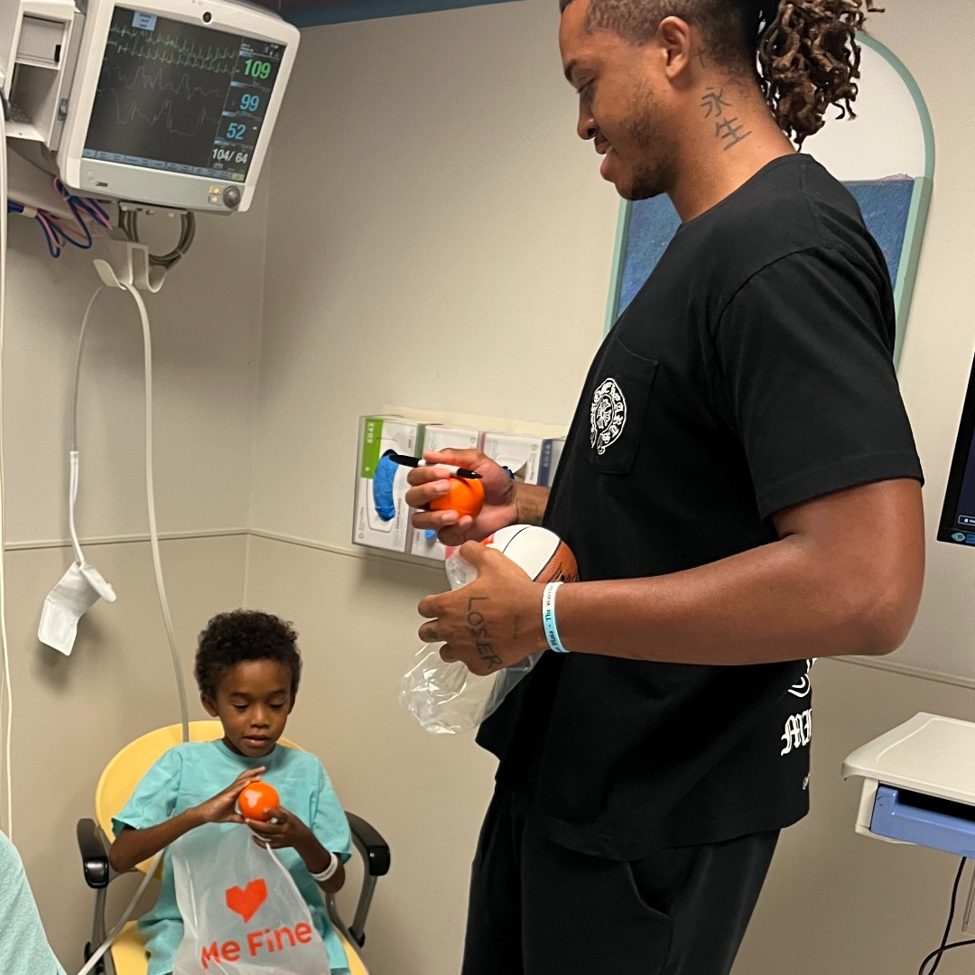 WakeMed's tweet photo. WakeMed Children's Emergency Department got a special visit from Armando Bacot and our friends at @MeFineNC!
❤️🏀
They delivered generous donations and smiles to some of our strongest, bravest patients!

#WakeMed #MeFine #MeFineFoundation #Armando #ArmandoBacot #WakeMedChildrens https://t.co/90gvA6jvLP
