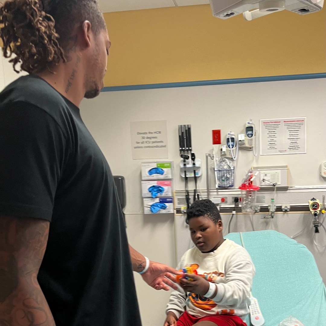 WakeMed's tweet photo. WakeMed Children's Emergency Department got a special visit from Armando Bacot and our friends at @MeFineNC!
❤️🏀
They delivered generous donations and smiles to some of our strongest, bravest patients!

#WakeMed #MeFine #MeFineFoundation #Armando #ArmandoBacot #WakeMedChildrens https://t.co/90gvA6jvLP